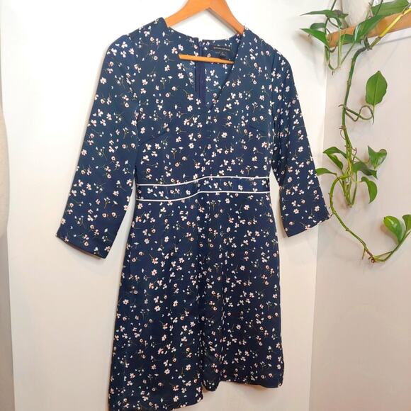 Banana Republic Floral V-Neck Fit And Flare Dress - Picture 3 of 11